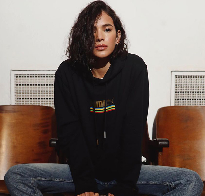 Bruna Marquezine compartilha previsão de que assumirá namoro nos próximos meses: <i>Pelo amor de Deus!</i>