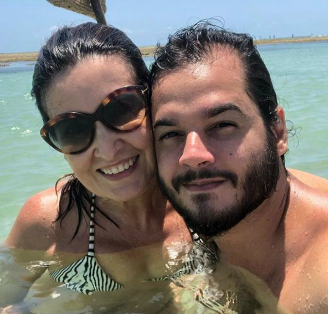 De férias, Fátima Bernardes comemora aniversário de namoro com Túlio Gadêlha