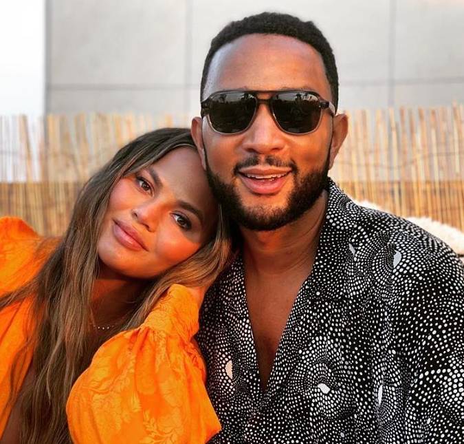 Chrissy Teigen e John Legend fazem tatuagem para homenagear o filho que morreu
