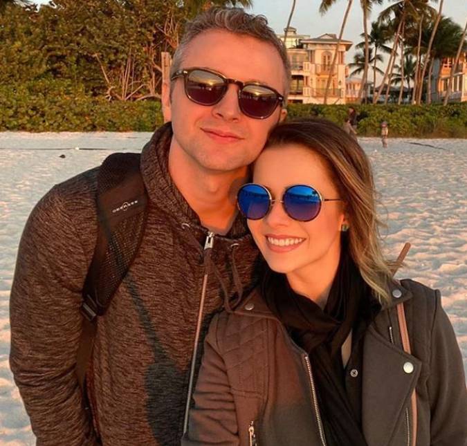Lucas Lima celebra um ano de transplante capilar e ganha elogios de Sandy: <i>Tô pegando esse bonitão aí...</i>