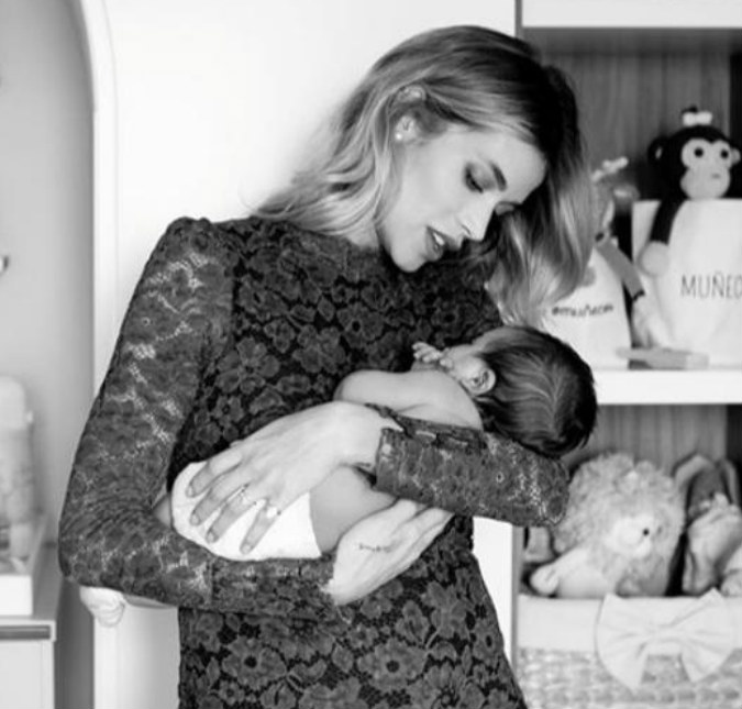 Após ser muito cobrada para mostrar o rostinho da filha, Carol Dias desabafa: <I>Vai chegar a hora de mostrá-la</i>