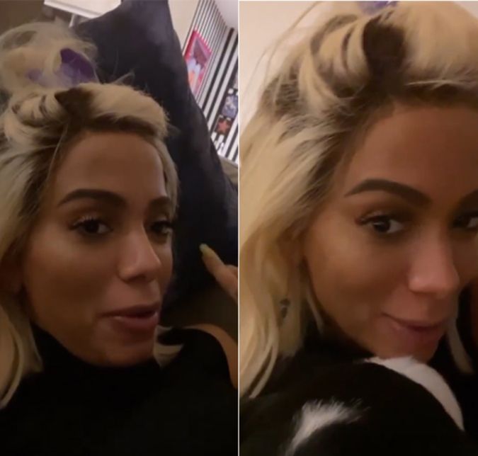 Anitta também espantou os seguidores ao surgir, no Stories do Instagram, com o cabelo bem curto e tingido de loiro, deixndo as raízes castanhas bem à mostra.
