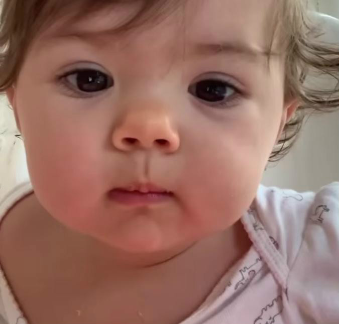 Tatá Werneck compartilha vídeo de Clara Maria dando comida na boca de Rafael Vitti