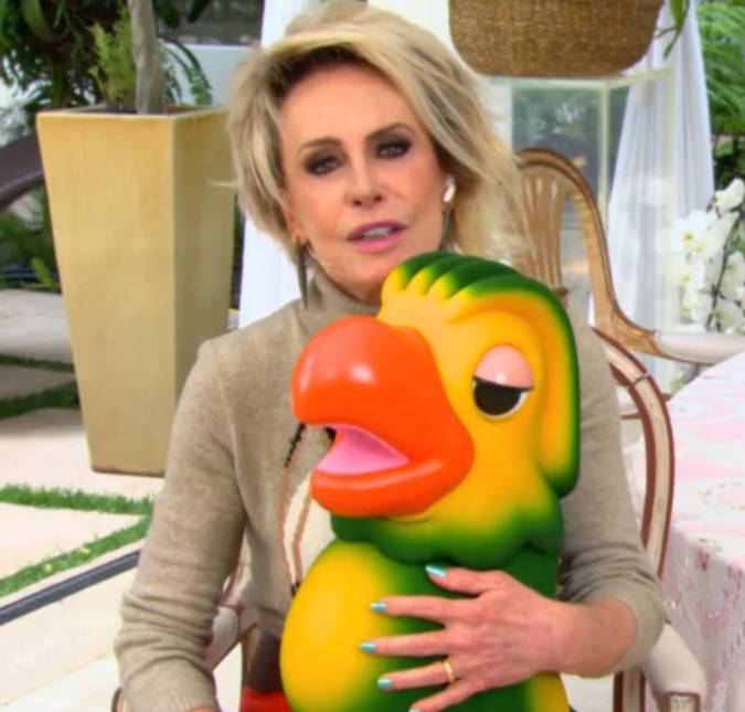Ana Maria Braga traz boneco de Louro José ao estúdio e revela ter sonhado com Tom Veiga: <i>- Ele foi muito bem recebido lá</i>