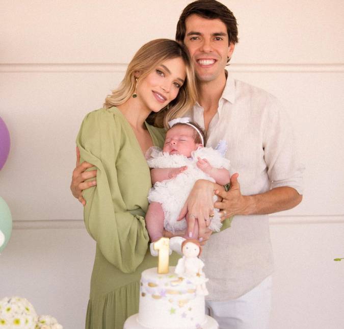 Carol Dias e Kaká celebram um mês de vida da filha, Esther; confira as fotos!