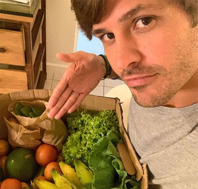 Dado Dolabella anuncia que está com coronavírus: <I>Nem o vegetarianismo estrito faz escapar da Covid!</I>
