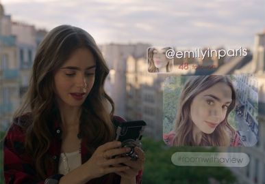 Eba! <i>Emily em Paris</i> é renovada pela <i>Netflix</i> e ganhará segunda temporada
