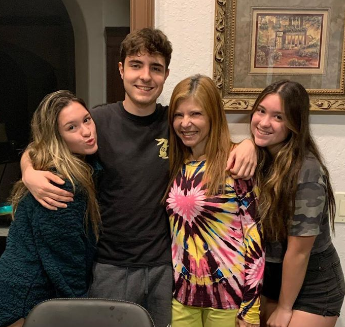 Filho de Gugu Liberato celebra aniversário de 19 anos com a família; veja!