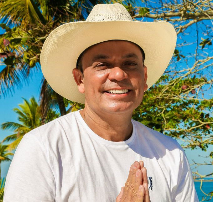Frank Aguiar muda nome artístico para Luz Aguiar e declara: <i>- Evolução espiritual</i>
