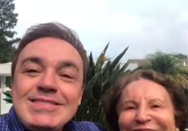 Mãe de Gugu Liberato diz sentir o filho perto todos os dias e afirma que gostaria de conhecer quem recebeu o coração do apresentador