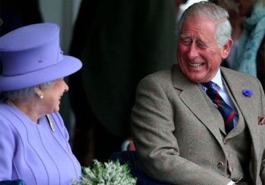 Família real britânica parabeniza príncipe Charles por aniversário de 72 anos de idade