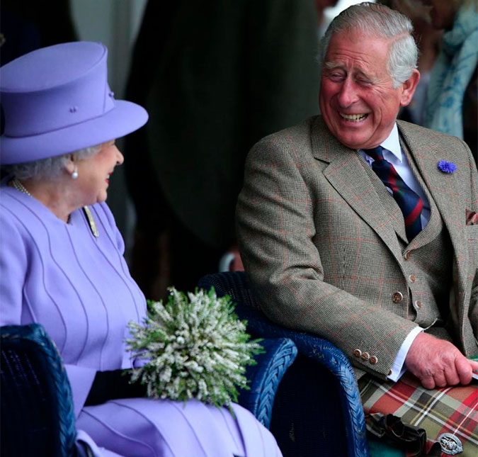 Família real britânica parabeniza príncipe Charles por aniversário de 72 anos de idade