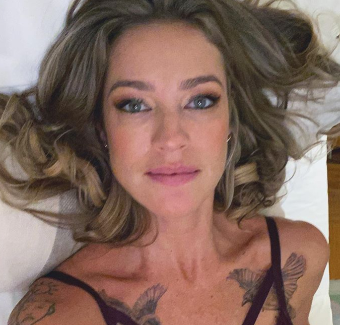 Luana Piovani compartilha com seguidores o motivo de estar usando novamente muletas, entenda!