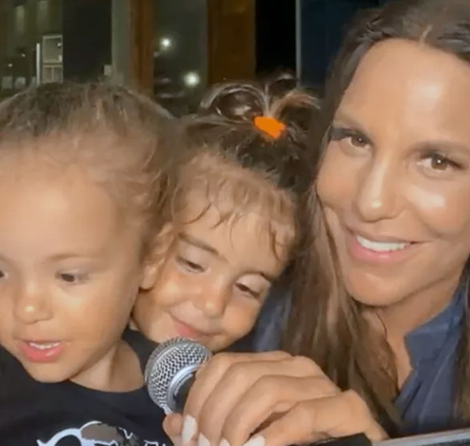 Fofas! Gêmeas de Ivete Sangalo roubam a cena ao cantar com a mãe em <I>live</i>; vem ver!