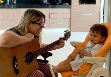 Marília Mendonça faz música em celebração aos 11 meses de vida do filho: <I>É inexplicável a gratidão que eu sinto por ser sua mamãe</I>