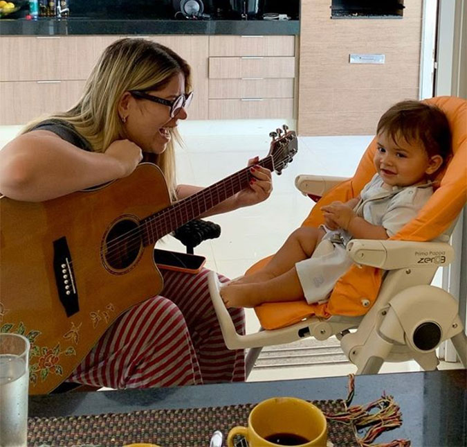 Marília Mendonça faz música em celebração aos 11 meses de vida do filho: <I>É inexplicável a gratidão que eu sinto por ser sua mamãe</I>