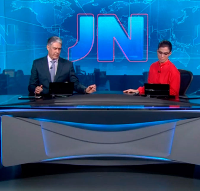 Reação de Renata Vasconcellos com problema técnico no <i>Jornal Nacional</i> diverte internautas: <i>Alô, técnica?</i>