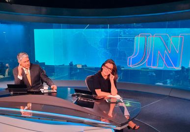 William Bonner e Renata Vasconcellos reagem a meme após falha técnica no <i>JN</i>
