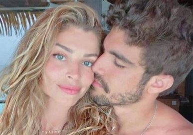 Caio Castro mostra como gravou o contato de Grazi Massafera no celular!