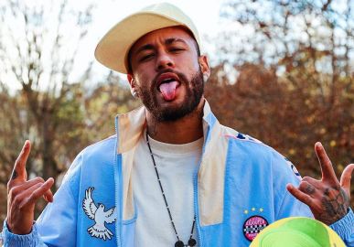 Neymar Jr. compartilha foto e suposto <I>affair</i> comenta: <I>Vontade de pegar tudo!</i>