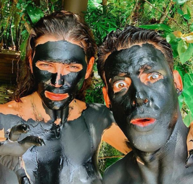 Cauã Reymond compartilha foto ao lado de Mariana Goldfarb e diverte a <I>web</i>, veja!