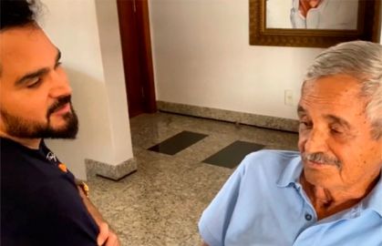 Com coronavírus, Luciano Camargo lamenta não poder ir ao enterro do pai e relembra último abraço