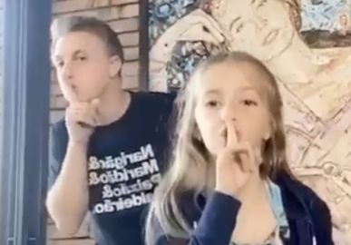 Luciano Huck emociona seguidores ao postar bilhete escrito pela filha, Eva: <i>O mundo amanhã pode ser melhor que hoje</i>