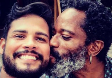 Flávio Bauraqui, ator de <i>Falas Negras</i>, assume namoro com arquiteto: <i>Meu amor</i>