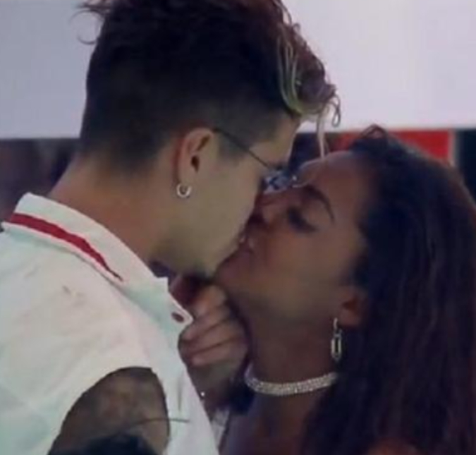 Tays e Biel reatam romance dentro de <I>A Fazenda 12</i> e a funkeira arma o maior barraco com Jake, entenda!