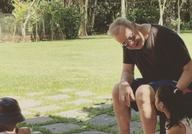 Luiz Fernando Guimarães faz 71 anos de idade e recebe homenagem do marido, veja!
