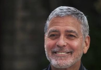 George Clooney diz que a esposa, Amal, mudou a sua vida e se derrete pelos filhos gêmeos: <i>- É inacreditável</i>