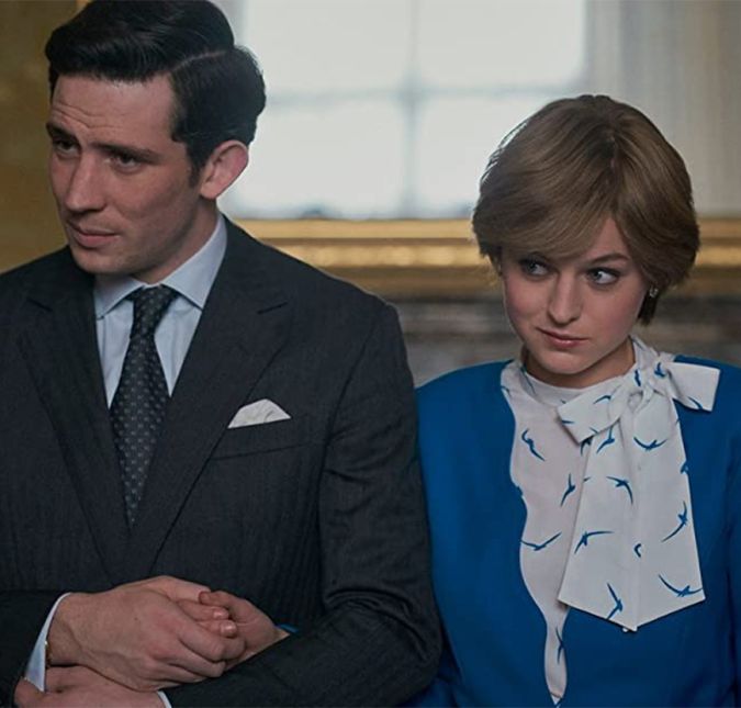 O casamento de Diana e Charles foi complicado em diversos aspectos, mas ela realmente surpreendeu o marido com uma coreografia de Uptown Girl em 1985. Na época, ela contratou o grande coreógrafo Wayne Sleep para ajudá-la nesse presente. O momento durou três minutos e contou com passos de jazz e balé. Mas a intenção de Lady Di não foi reconhecida pelo filho da rainha: - Foi um presente que saiu pela culatra. Ela o fez como uma homenagem a Charles. Charles não ficou muito impressionado. Ele pensou que ela estava se exibindo, analisou o especialista Richard Kay à revista People. O casamento de Diana e Charles foi complicado em diversos aspectos, mas ela realmente surpreendeu o marido com uma coreografia de Uptown Girl em 1985. Na época, ela contratou o grande coreógrafo Wayne Sleep para ajudá-la nesse presente. O momento durou três minutos e contou com passos de jazz e balé. Mas a intenção de Lady Di não foi reconhecida pelo filho da rainha: - Foi um presente que saiu pela culatra. Ela o fez como uma homenagem a Charles. Charles não ficou muito impressionado. Ele pensou que ela estava se exibindo, analisou o especialista Richard Kay à revista People.