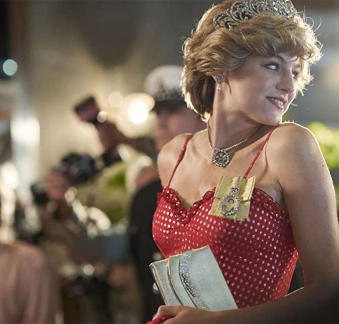 Infelizmente, é fato que a princesa Diana tinha um distúrbio alimentar. A própria confirmou isso durante entrevista ao programa Panorama, de 1995: - Era um sintoma do que estava acontecendo no meu casamento. Eu estava gritando por ajuda, mas dava os sinais errados, e as pessoas estavam usando minha bulimia como um casaco no cabide. Eles decidiram que era esse o problema: Diana era instável. A causa foi a situação em que meu marido e eu tínhamos que manter porque não queríamos decepcionar o público e, ainda assim, obviamente havia muita ansiedade acontecendo dentro de nossas quatro paredes. Infelizmente, é fato que a princesa Diana tinha um distúrbio alimentar. A própria confirmou isso durante entrevista ao programa Panorama, de 1995: - Era um sintoma do que estava acontecendo no meu casamento. Eu estava gritando por ajuda, mas dava os sinais errados, e as pessoas estavam usando minha bulimia como um casaco no cabide. Eles decidiram que era esse o problema: Diana era instável. A causa foi a situação em que meu marido e eu tínhamos que manter porque não queríamos decepcionar o público e, ainda assim, obviamente havia muita ansiedade acontecendo dentro de nossas quatro paredes.