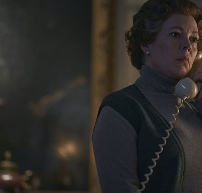 Sim, a Rainha Elizabeth II realmente teve que lidar com um intruso em seu quarto! Um homem chamado Michael Fagan invadiu a privacidade da monarca e o momento ficou registrado como uma das maiores falhas de segurança dos funcionários da família real britânica. Em 2012, o próprio Fagan deu uma entrevista sobre o ocorrido ao jornal The Independent on Sunday: - Eu estava mais assustado do que jamais estive em minha vida. Então ela se comunica, e é como se fosse o vidro mais fino que você consegue imaginar se quebrando. [Ela diz] O que você está fazendo aqui? Ela passou por mim e saiu correndo da sala; seus pezinhos descalços correndo pelo chão.