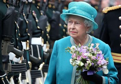 Ex-funcionário da Rainha Elizabeth II roubou itens avaliados em mais de 700 mil reais do Palácio de Buckingham
