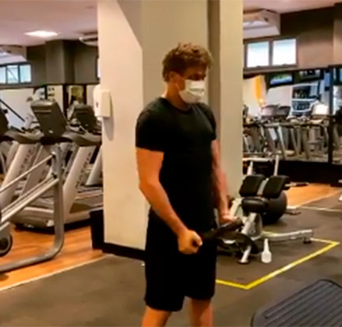Fábio Assunção exibe novo visual ao aparecer em vídeo na academia; veja