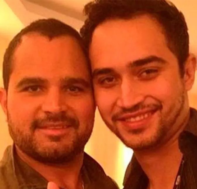 A relação de Luciano Camargo e seu filho, Wesley, tem seus altos e baixos. De acordo com informações do jornal Extra, o rapaz criticou o fato do sertanejo não ter ido ao velório do pai, Francisco Camargo, que morreu no dia 24 de novembro de 2020, aos 83 anos de idade: Só digo uma coisa. Esse filho aqui foi o que esteve na despedida do avô. Por que não mandou alguém representá-lo? Porque eu me represento! Mas essa não foi a única faísca que surgiu entre os dois. A relação de Luciano Camargo e seu filho, Wesley, tem seus altos e baixos. De acordo com informações do jornal Extra, o rapaz criticou o fato do sertanejo não ter ido ao velório do pai, Francisco Camargo, que morreu no dia 24 de novembro de 2020, aos 83 anos de idade: Só digo uma coisa. Esse filho aqui foi o que esteve na despedida do avô. Por que não mandou alguém representá-lo? Porque eu me represento! Mas essa não foi a única faísca que surgiu entre os dois.