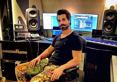 Alok lamenta a distância da esposa e da filha por estar isolado por testar positivo ao novo coronavírus