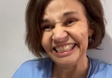Após melhora, Claudia Rodrigues manda recado: - <I>Melhorou bastante tudo</I>