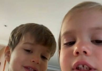 Michel Teló mostra filhos cantando e diz que suas novas músicas emocionaram os pequenos: <i>- Melinda estava com o olho cheio de lágrimas, e Teodoro me abraçou e chorou</i>
