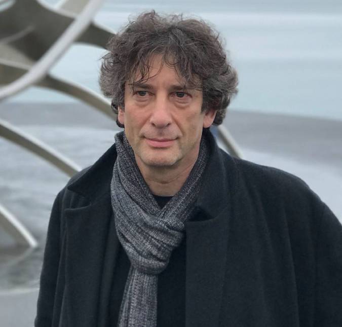 Na <i>CCXP</i>, Neil Gaiman dá detalhes sobre a série de <i>Sandman</i> e declara seu amor ao Brasil: <i>- Tem sido muito frustrante não conseguir voltar ainda</i>