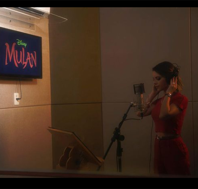 Após 22 anos, Sandy volta a gravar canção para o filme <i>Mulan</i> e <i>web</i> vai ao delírio, assista!