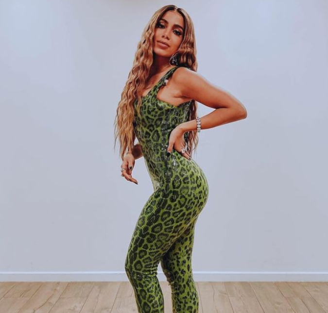 Anitta explica motivo de ter sumido das redes sociais: <I>Muito tóxica!</i>