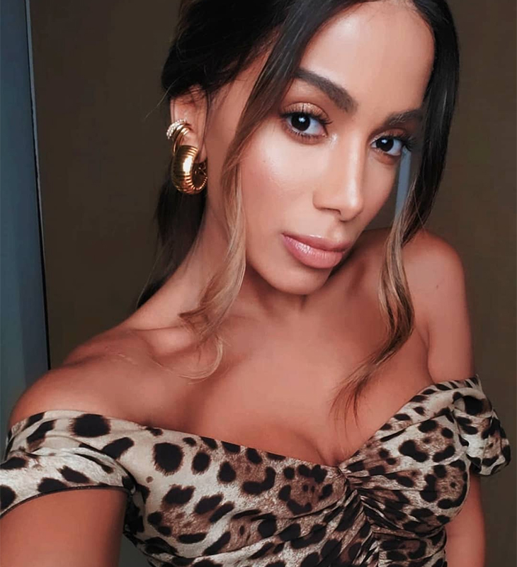 Anitta celebra dez anos de carreira: <i>Quando eu comecei você imaginava que a gente ia chegar até onde chegou?</i>