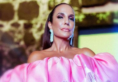 Após fazer cirurgias plásticas, Ivete Sangalo volta para Salvador com médico que a operou, diz <i>site</i>