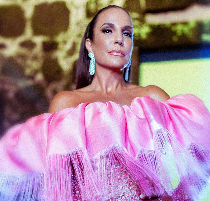 Após fazer cirurgias plásticas, Ivete Sangalo volta para Salvador com médico que a operou, diz <i>site</i>