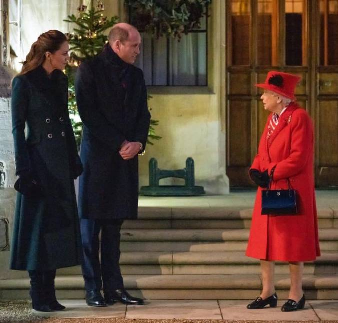 Usando máscaras, Kate Middleton e príncipe William se reencontram com Rainha Elizabeth II; veja as fotos!