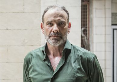 Aos 58 anos de idade e internado na CTI com Covid-19, Marco Ricca está <I>evoluindo a cada dia</I>