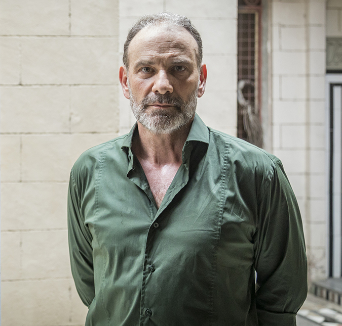 Aos 58 anos de idade e internado na CTI com Covid-19, Marco Ricca está <I>evoluindo a cada dia</I>