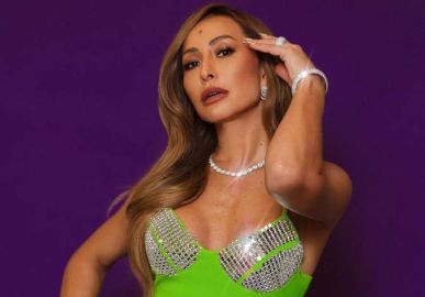Sabrina Sato capricha no <i>look</i> para gravar <i>Família Record</i> ao lado de Marcos Mion; veja fotos!